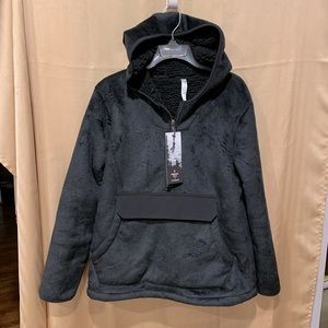 NWT Kyodan Freedom Trail plush hoodie. Size M